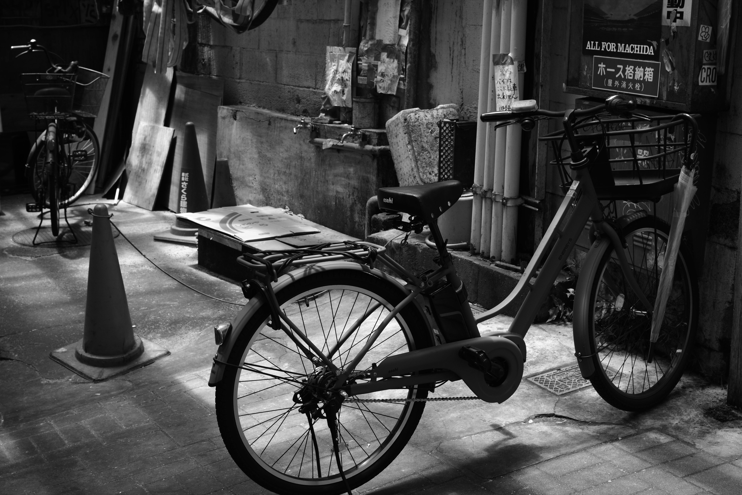 street photograph by Makoto Sato